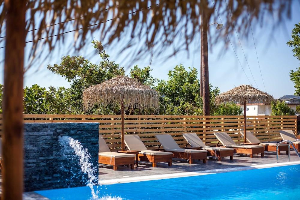 Essential Summer (Adults Only) ฟาลิรากี ภายนอก รูปภาพ