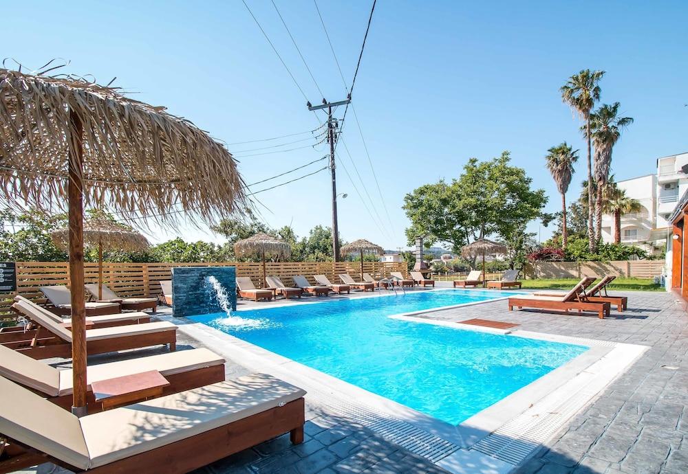 Essential Summer (Adults Only) ฟาลิรากี ภายนอก รูปภาพ